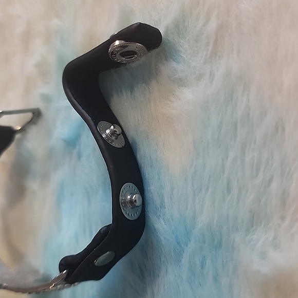 Cross bracelet, crystals and black leather - Picture 4 of 4